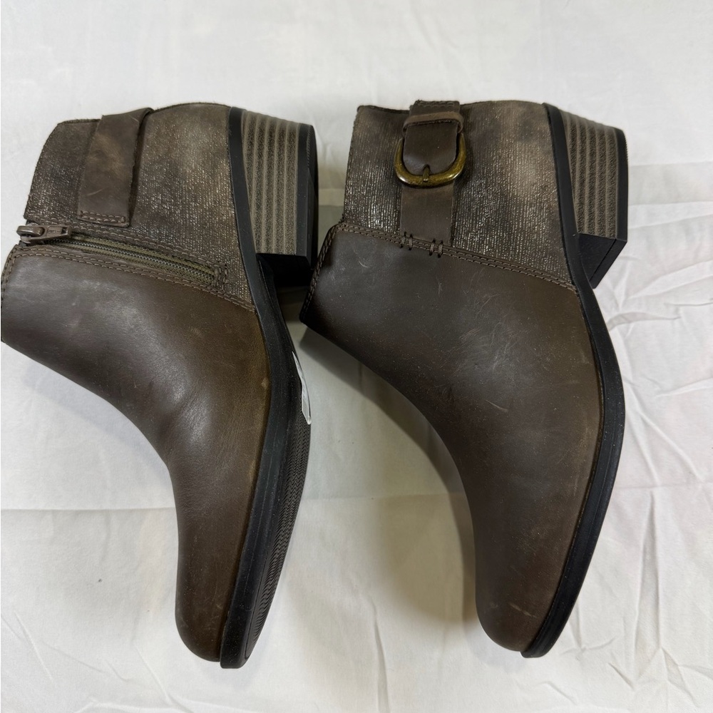 Clarks Women's Addly Kara Leather Ankle Boot Tan Leather 7 M Dark Brown